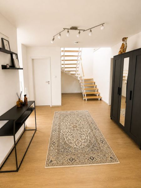 Geräumige, junge 4-Zimmer Maisonette-Wohnung mit TG-Stellplätzen in Magstadt